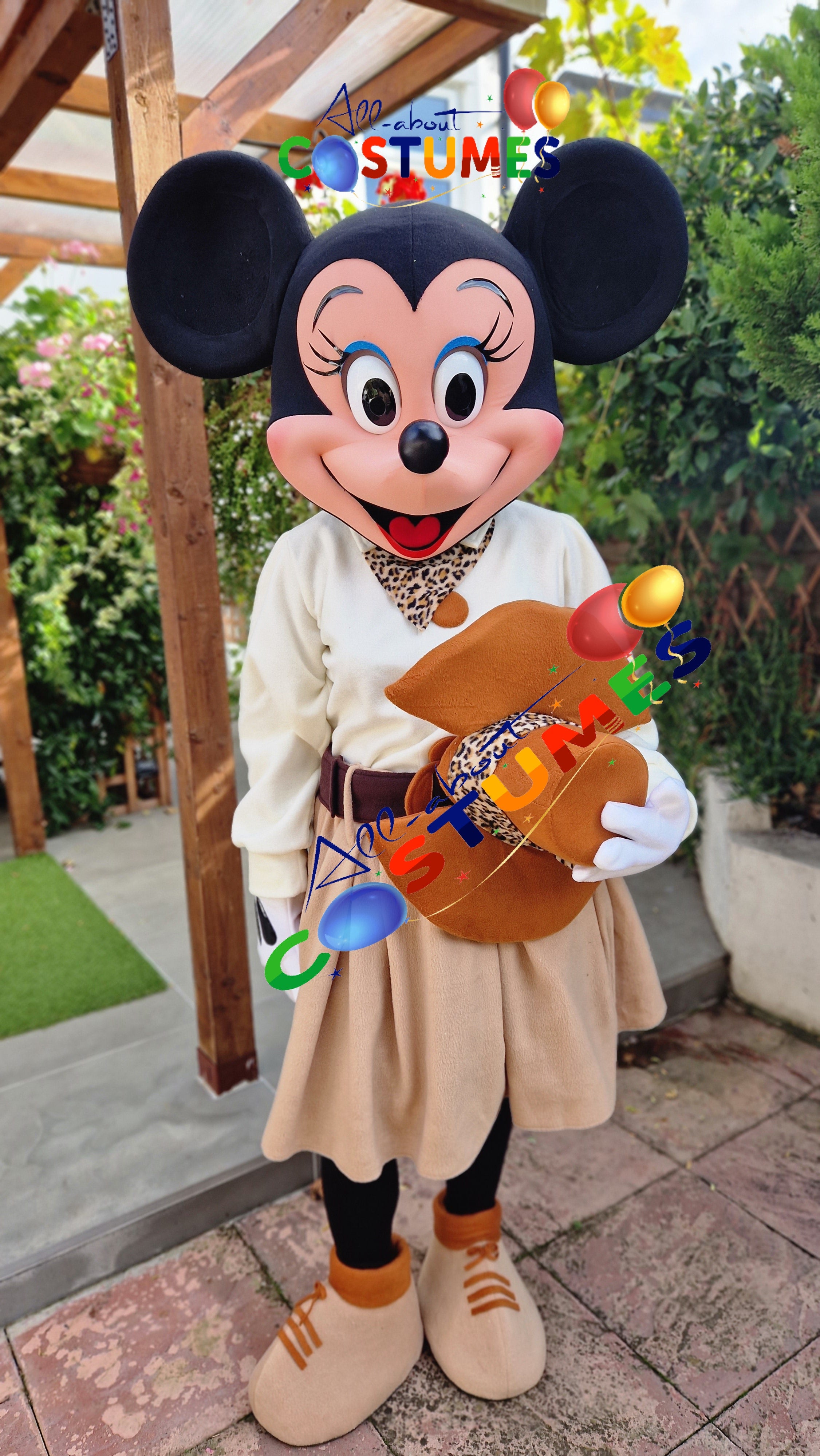 Safari Minnie Mouse