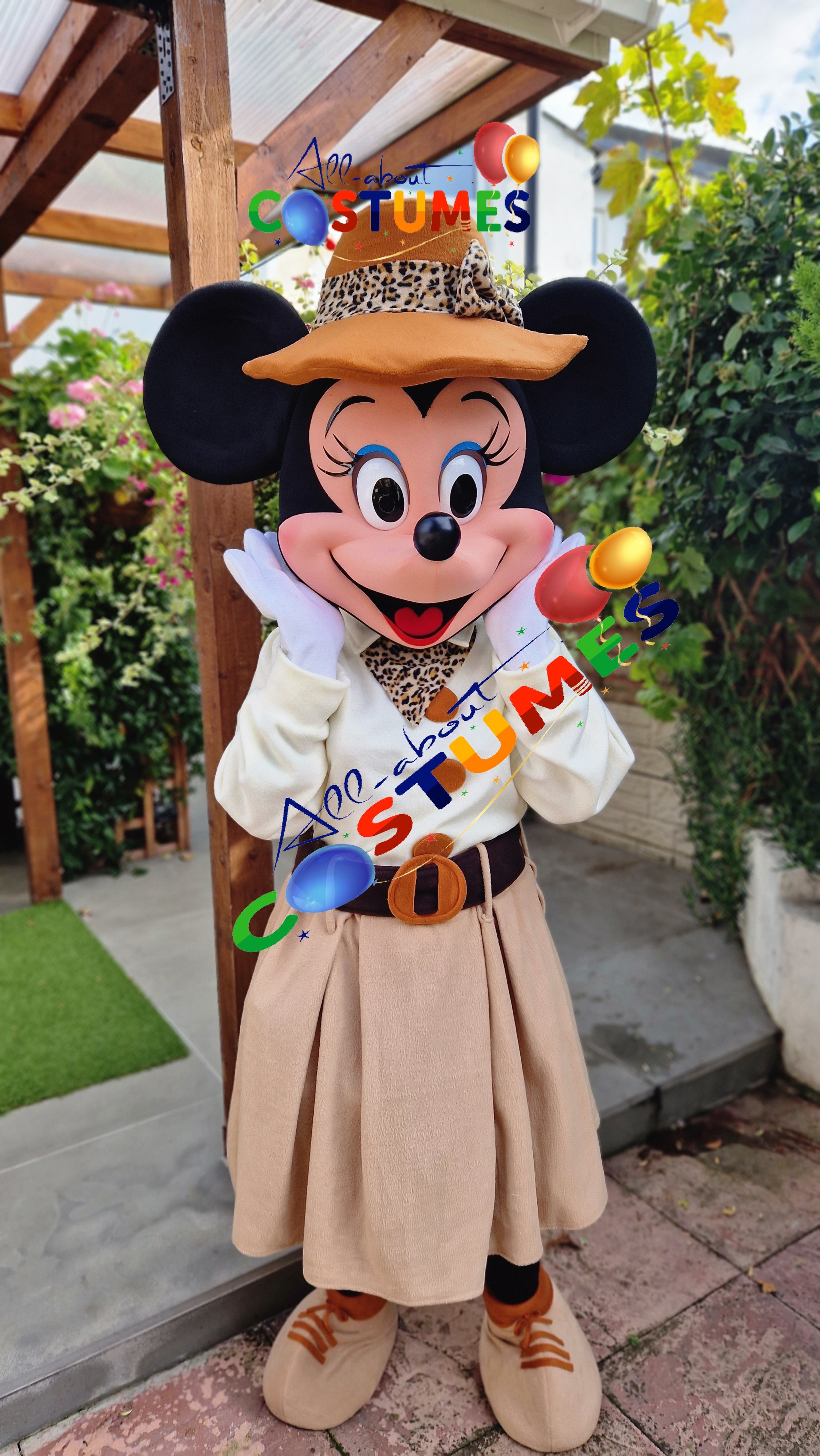 Safari Minnie Mouse