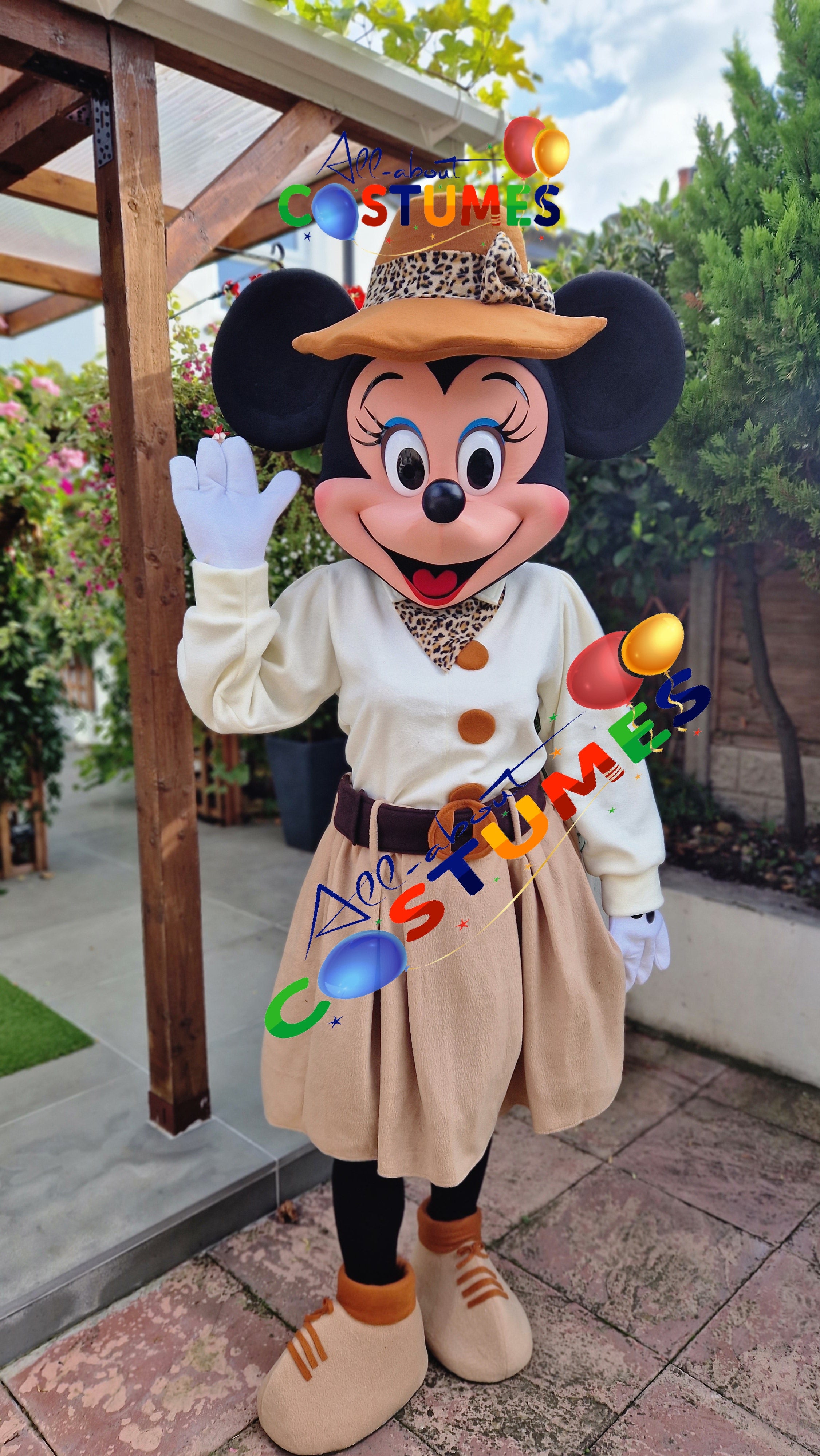Safari Minnie Mouse