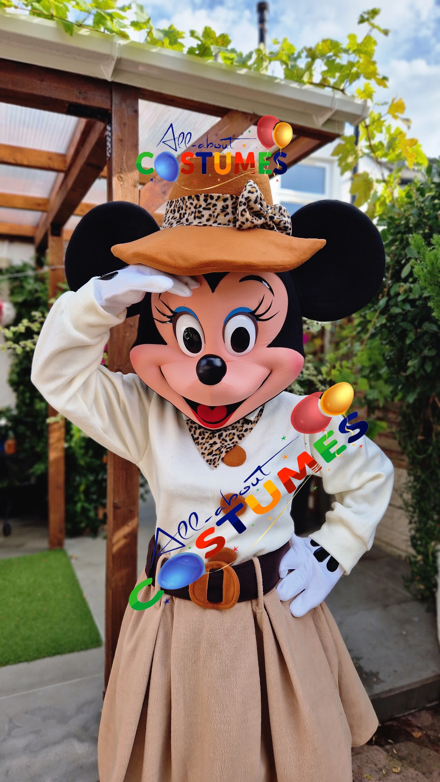 Safari Minnie Mouse